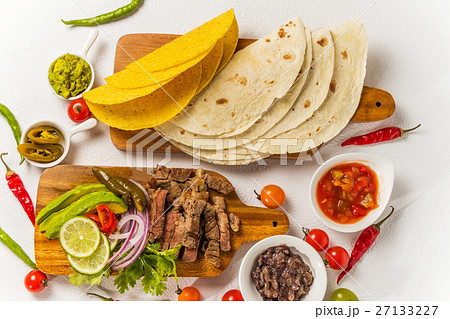 タコスセット　メキシコ料理　 Mexican food tacos 27133227
