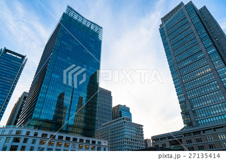 東京・夕暮れ都市風景 27135414