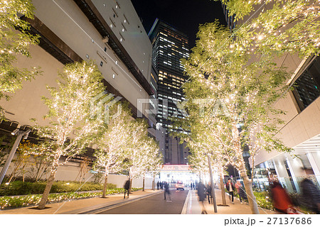 名古屋市中村区名駅都市風景　シンフォニー豊田ビル前　イルミネーションとミッドランドスクエア 27137686