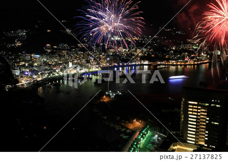 熱海100万ドルの夜景、冬の海上花火 27137825