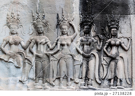 アンコール・ワットの壁面に彫られているデバター 27138228