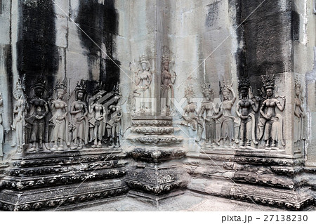 アンコール・ワットの壁面に彫られているデバター 27138230