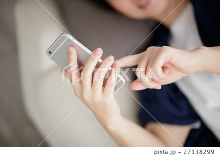 スマートフォン・女性・ボディパーツ スマートフォン・女性・ボディパーツ 27138299