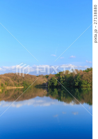 岡成池と伯耆大山　鳥取県4月 27138880