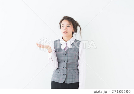 事務の女性　20代（ネガティブイメージ） 27139506