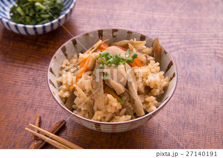 鶏とごぼうの炊き込みご飯 27140191