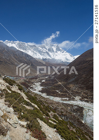 mountain landscape on the way to everest base camp mountain landscape on the way to everest base camp 27141536