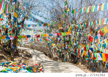 雲南省シャングリラ 百鶏寺の祈祷旗 27141562