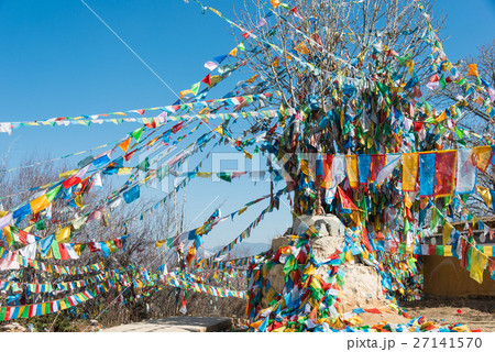 雲南省シャングリラ 百鶏寺の祈祷旗 27141570
