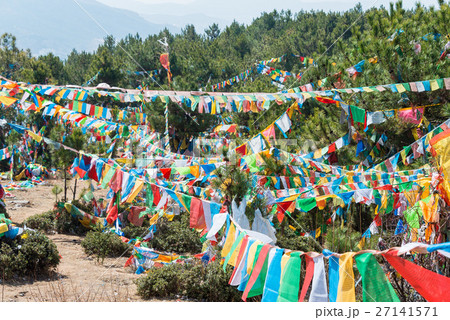 雲南省シャングリラ 百鶏寺の祈祷旗 27141571