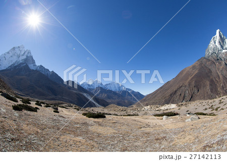 landscape on the way to everest base camp  27142113