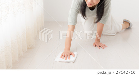 女性　雑巾がけ 27142710