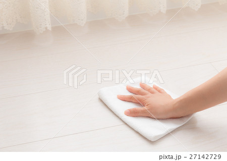 女性　雑巾がけ 27142729