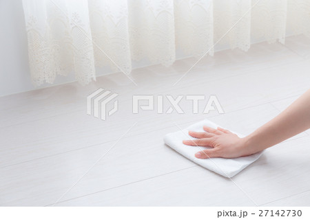 女性　雑巾がけ 27142730