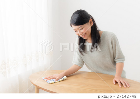女性　家事 27142748