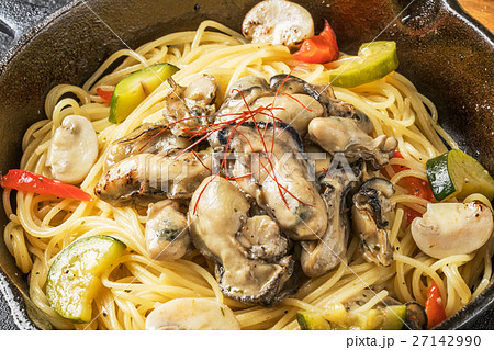 カキのパスタ Spaghetti Italian food of the oyster カキのパスタ Spaghetti Italian food of the oyster 27142990