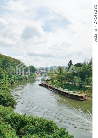 タイ国カンチャナブリー「泰緬鉄道」の線路とクウェー川(Kanchanaburi, Thailand) タイ国カンチャナブリー「泰緬鉄道」の線路とクウェー川(Kanchanaburi, Thailand) 27143281