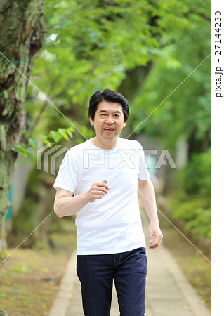 ジョギング　ミドル男性 27144230