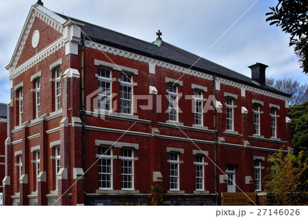 北の丸の東京国立近代美術館工芸館 27146026