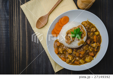 Japanese Curry Rice with deep-fried pork cutlet  27149392