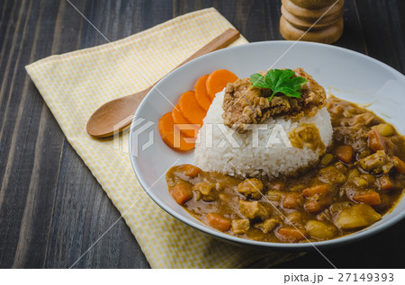 Japanese Curry Rice with deep-fried pork cutlet  27149393