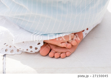 少女の足元（ワンピース） 27150045