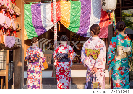 Kimonos in Kyoto 27151041