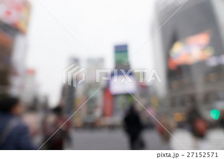 渋谷スクランブル交差点　人   ボケ 27152571