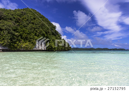 ロック・アイランドのサンゴ礁の海 27152795