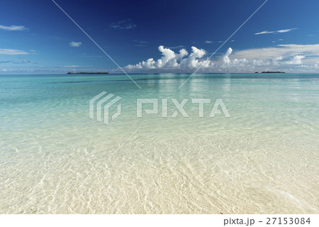 ロック・アイランドのサンゴ礁の海 27153084