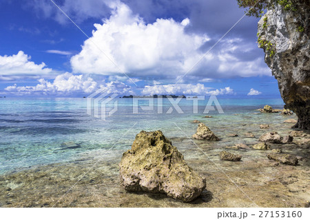 ロック・アイランドのサンゴ礁の海 27153160