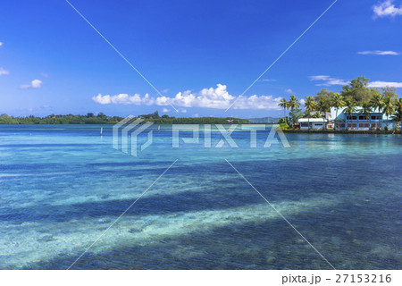 コロールのサンゴ礁の海とレストラン 27153216
