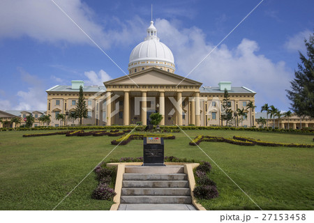 パラオの首都機能を集めた建物 27153458