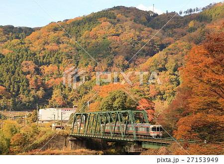 御殿場線と紅葉 27153949