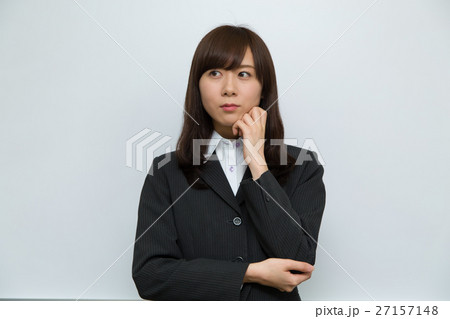 考える女性 27157148