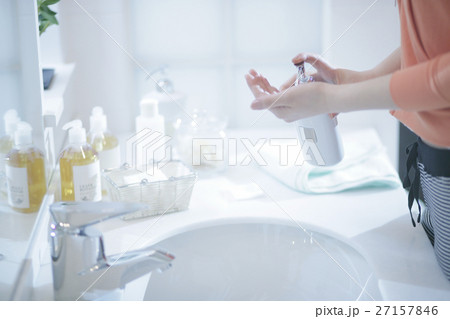 手洗いシーン 27157846