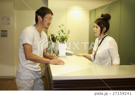 美容室の受付 27159241