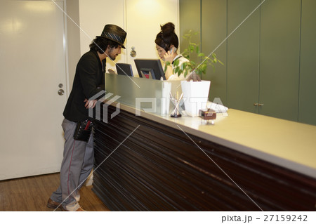 美容室の受付 27159242
