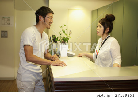 美容室の受付 27159251