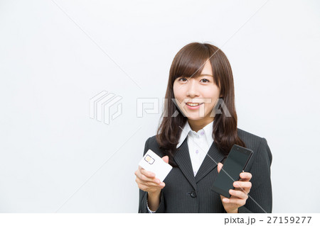 simを持つ女性 27159277