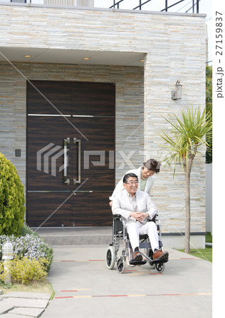 シニア夫婦 老老介護 シニア夫婦 老老介護 27159837