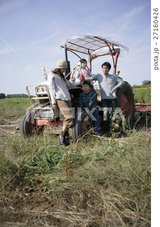 トラクターと親子 27160426