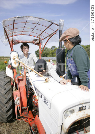 トラクターと父子 トラクターと父子 27160805
