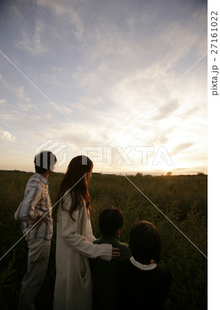 草原の親子 27161022