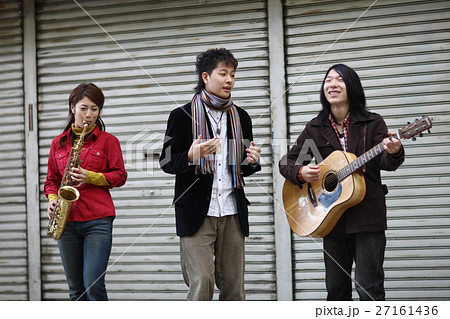 ストリートミュージシャン 27161436