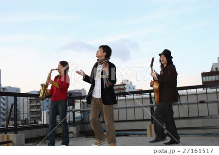 合奏する若者たち 27161517