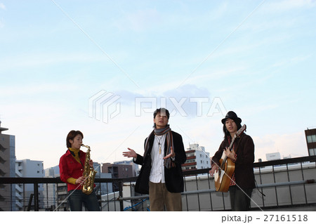 合奏する若者たち 27161518