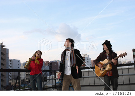 合奏する若者たち 27161523