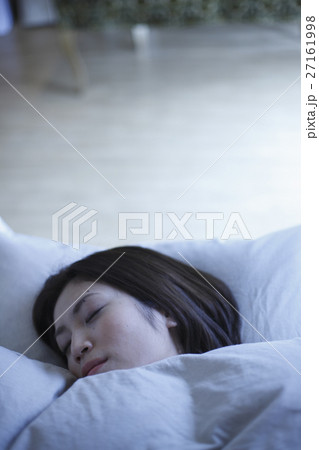 眠る女性 眠る女性 27161998
