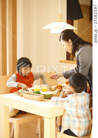 朝食シーン 27162597